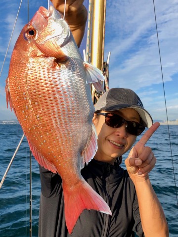 太陽に生えて輝くピンクは1.02kg・・・！