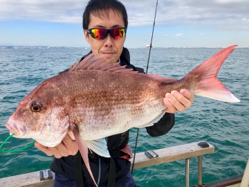 兄弟でやったね・・・！　弟のタカシさんは2.39kg・・・おめでとう・・・！