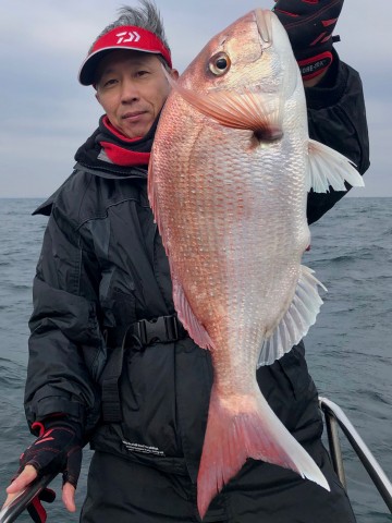 とても美しいマダイは・・・2.61kg・・・やったね・・！