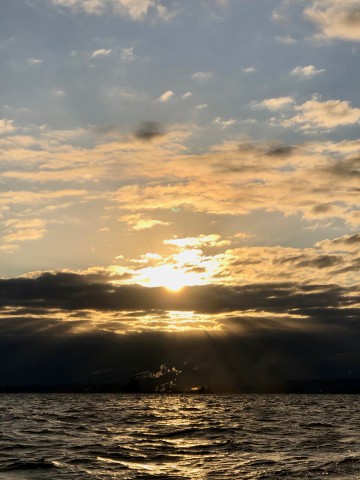 やっと雲間から初日の出が・・・・