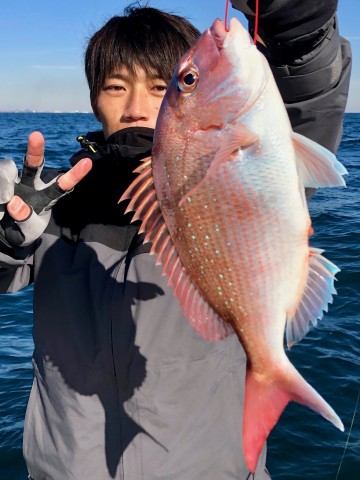 バーチャルの流しと違って魚の重さが倍・・カズヤくんもピンクをケット！！！