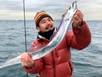 IMG_7049 加藤さん・・・美味しいタチウオをヒット・・・!
