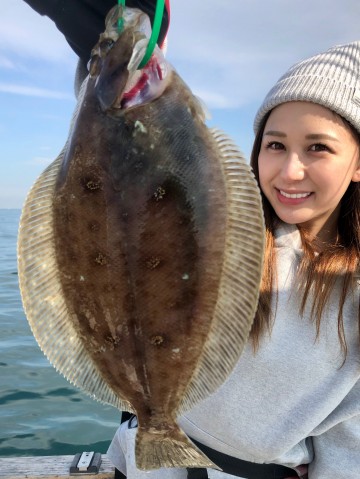 葉月ちゃん・・・煮付けでも塩焼きでも美味しいカレイを・・・！